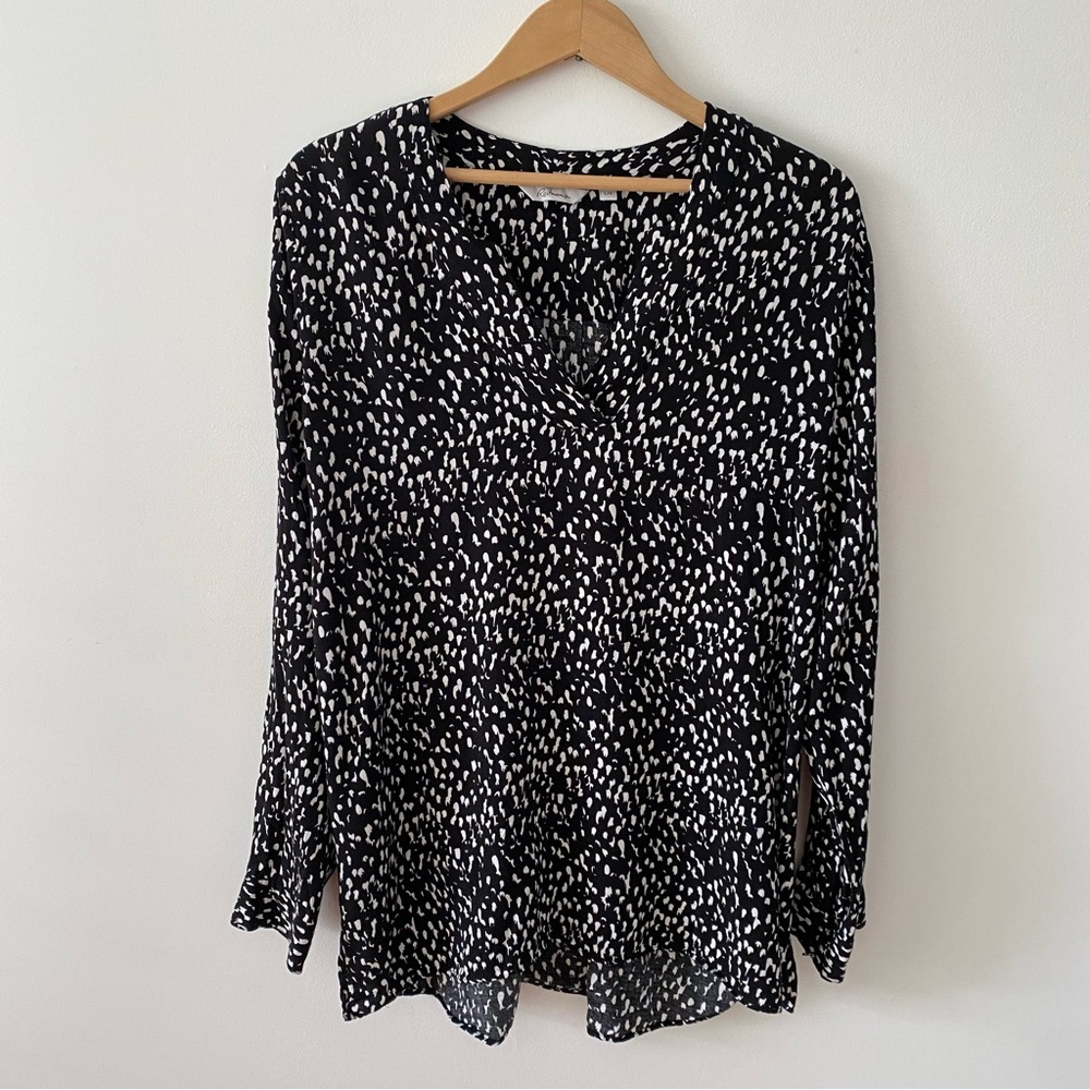 3/$30💚Reitmans black and white abstract print long sleeve blouse size large
